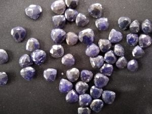 puffed teardrop sapphire beads